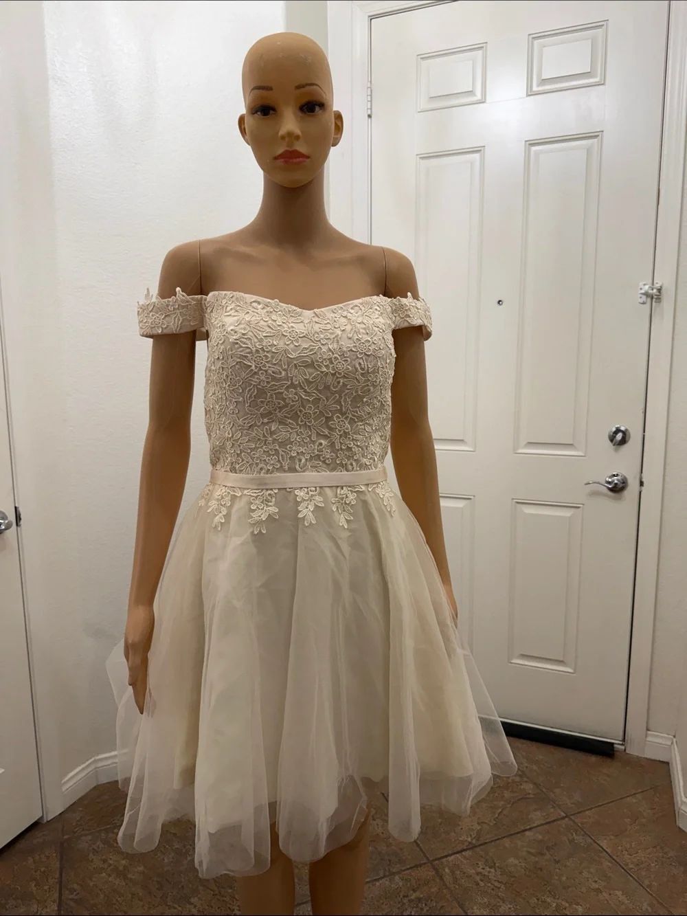 Asulla Off-Shoulder Swearheart Lace Floral Appliqué Mini Dress Champagne Ivory